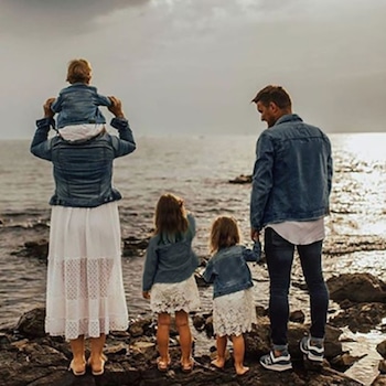 Instagram-Worthy Family Christmas Card Outfits